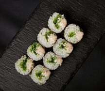 Хосомаки с чуккой