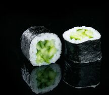 Хосомаки огурец