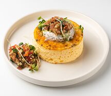 Омлет с риетом из тунца и томатной сальсой