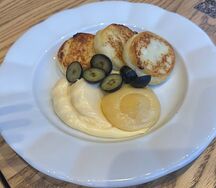 Рикотники, крем-патисьер, лимонный курд