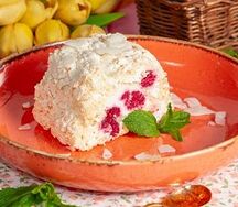 Меренговый рулет с малиной