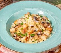 Фетучини с цыпленком и грибами