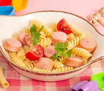 Фузилли с сосисками и оливковое масло