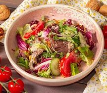 Салат с говяжьими щечками