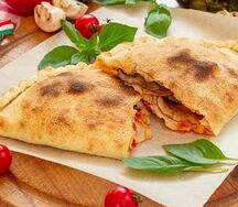 Пицца Кальцоне с ветчиной и грибами