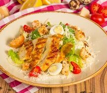 Салат Цезарь с цыплёнком-гриль