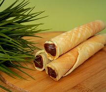 Вафельная трубочка с вареной сгущенкой