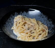 Спагетти с курицей и грибами