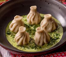 Мини-хинкали с зеленой аджикой