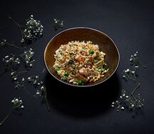 Рис жареный с креветками и цыпленком