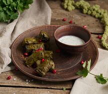 Долма в виноградных листьях