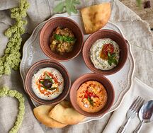 Мезе (ассорти из греческих намазок)