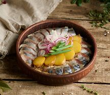 Закуска из сельди и скумбрии с картофелем