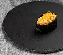 Запеченный гункан с креветкой 