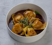 Равиоли с телятиной под соусом Демиглас