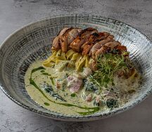 Феттуччине с цыпленком и шпинатом