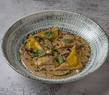 Равиоли с уткой и соусом из белых грибов