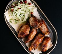 Шашлык из куриных грудок в беконе