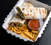 Шаурма с говядиной + фри на выбор + соус на выбор