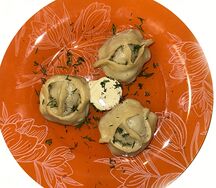 Манты свиные с бульоном