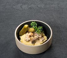 Бефстроганов с картофельным пюре