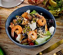 Салат с карамелизированным баклажаном и тигровыми креветками