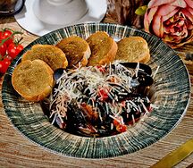 Мидии средиземноморские в чесночно-томатном соусе