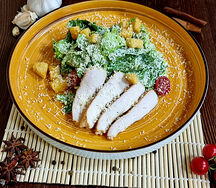 Салат Цезарь с курицей 