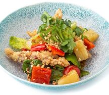 Салат с хрустящей курочкой