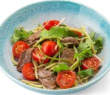 Салат с говядиной и хрустящими огурчиками