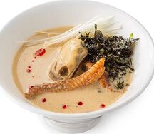 Сливочный суп с угрем и мидиями