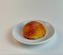 Булочка с кунжутом