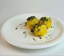 Картофель отварной с зеленью