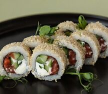 Аляска в кунжуте с лососем