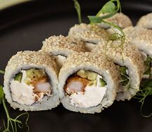 Аляска в кунжуте с креветкой фри