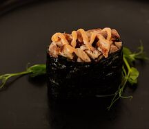 Острый гункан с угрем