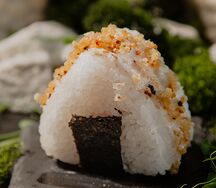 Онигири с креветкой