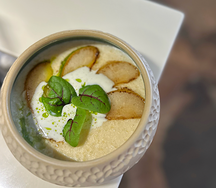 Пшенная каша с грушей и соусом блю чиз