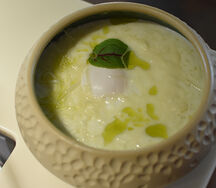 Пшенная каша с пармезаном и яйцом пашот