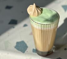 Латте с тыквой и персиком с лавандовым муссом