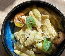 Паста с кальмаром и креветками