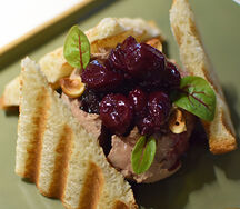 Паштет из печени цыпленка с луковым джемом