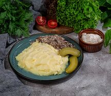 Бефстроганов из говядины с картофельным пюре