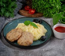 Куриные котлеты с картофельным пюре