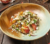 Салат под соусом аджика