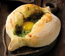 Хачапури по-аджарски со шпинатом