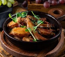 Говяжий язык с молодым картофелем