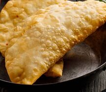 Чебурек с телятиной и сыром