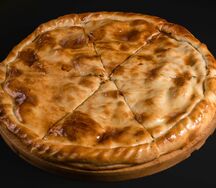 Пирог с телятиной и сыром сулугуни