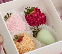 Бокс с клубникой в шоколаде Вилье